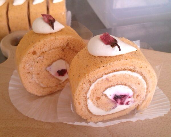 桜ロールケーキ