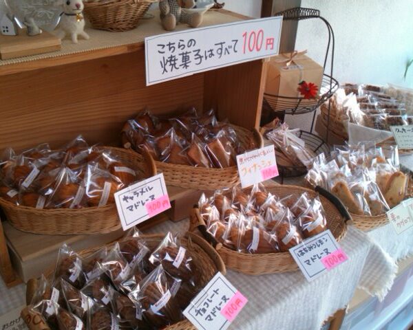 焼菓子100円コーナー